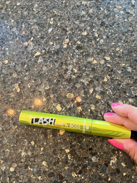 Essence Other - Essence Lash Like A Boss Mascara — Bright Green Volumizing Formula